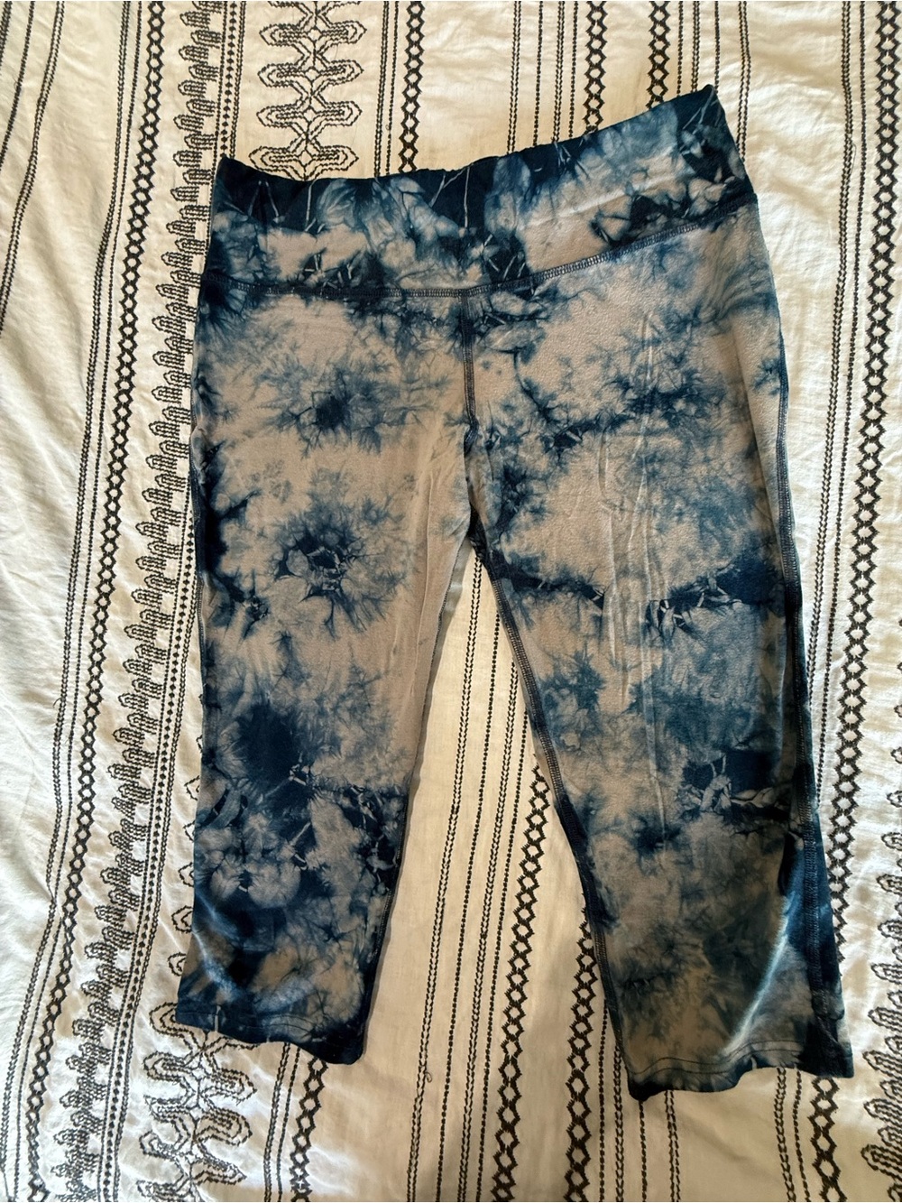 bloom Navy and Gray Tie-Dye Capri Leggings